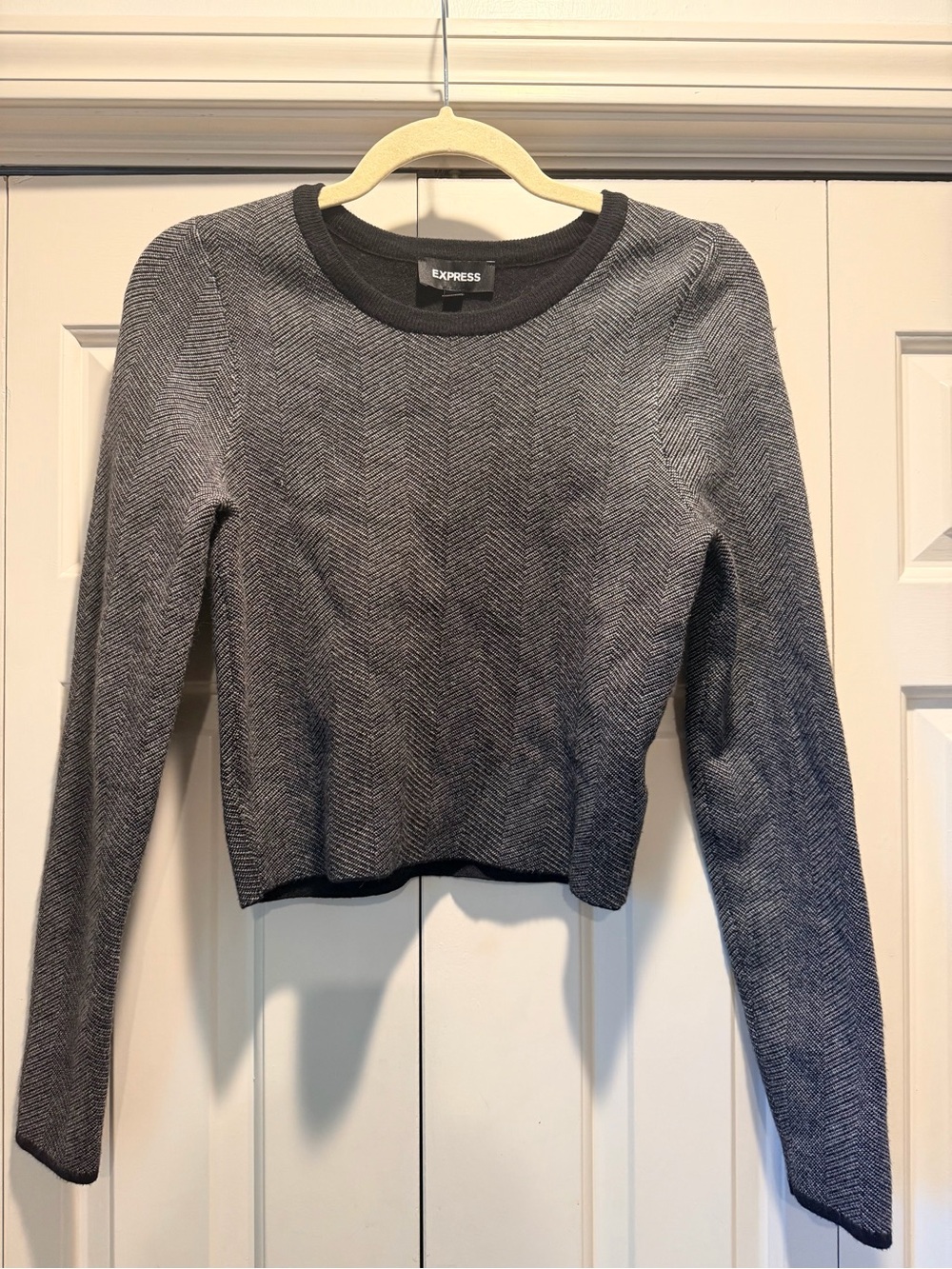 Express Women's Black and Gray Herringbone Crewneck Sweater SMALL
